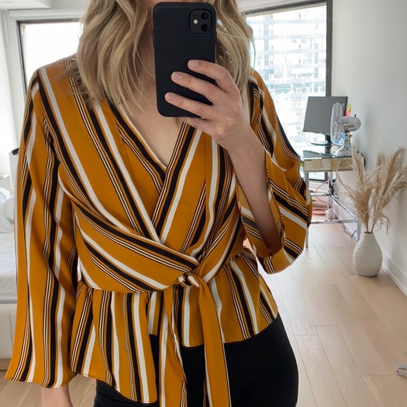 🌟TOPSHOP🌟 - striped tie front blouse - Picture 2 of 3